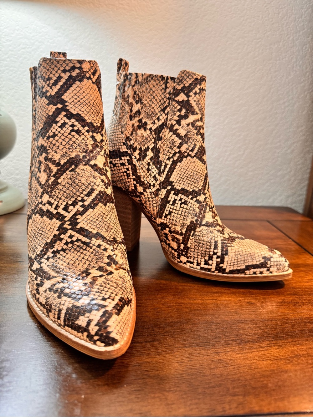 BEAST FASHION Snake-Print Ankle Boots in Beige and Brown
